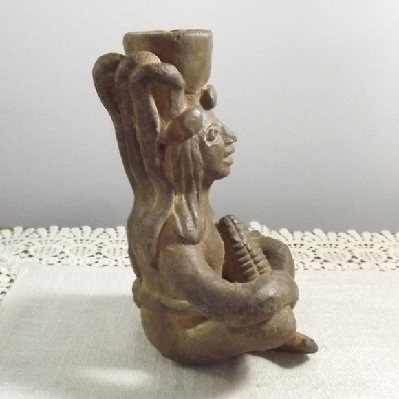 Vintage Seated Primitive Clay Figure with Maize - Picture 6 of 9